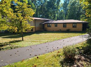 1034 W Outer Dr, Oak Ridge, TN 37830