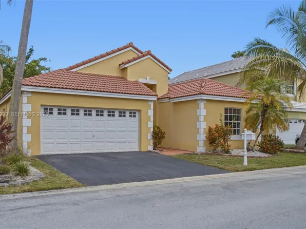 411 Bermuda Springs Dr, Fort Lauderdale, FL 33326