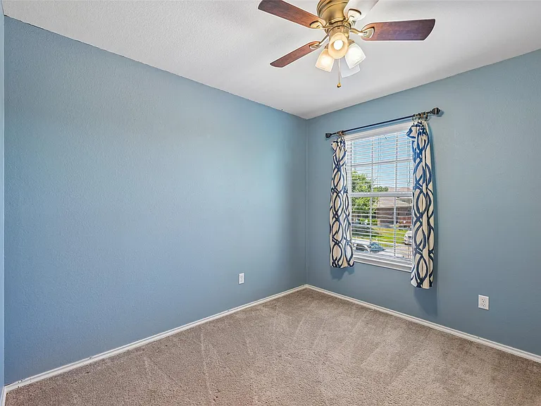140 Lynn Crest Bnd — Photo 24
