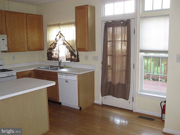 5th image of 8234 Lyndhurst St #8234