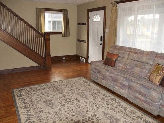 2nd image of 834 S 34th St