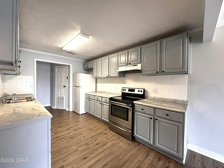 237 Helen Ave #E — Photo 6