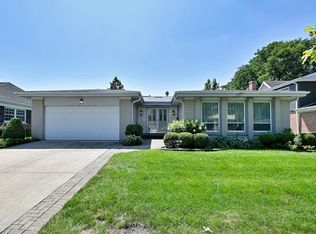 2307 E Sherwood Rd, Arlington Heights, IL 60004