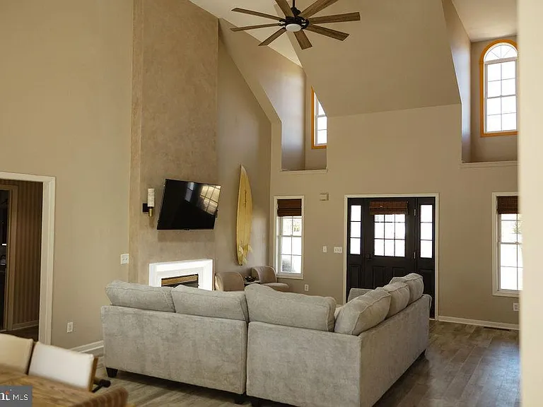 42 Deerfield Ln — Photo 2