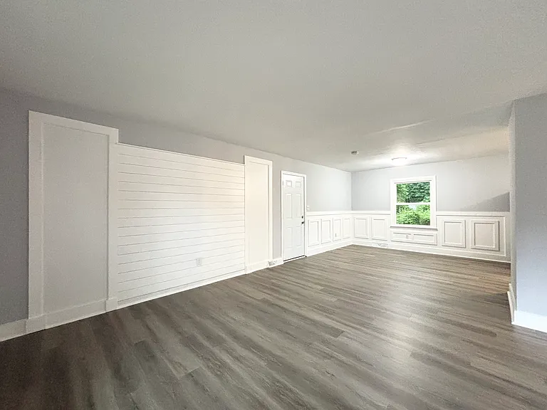 1226 Montgomery Ave — Photo 3