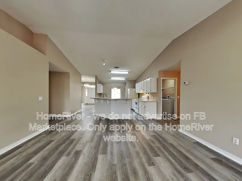 4 bed, 2.0 bath, 2451 sqft, $2,045 — Photo 3