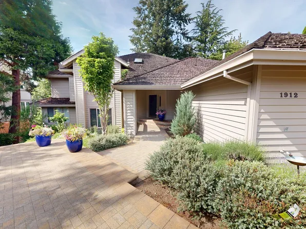 1912 Sunburst Ter, West Linn, OR 97068