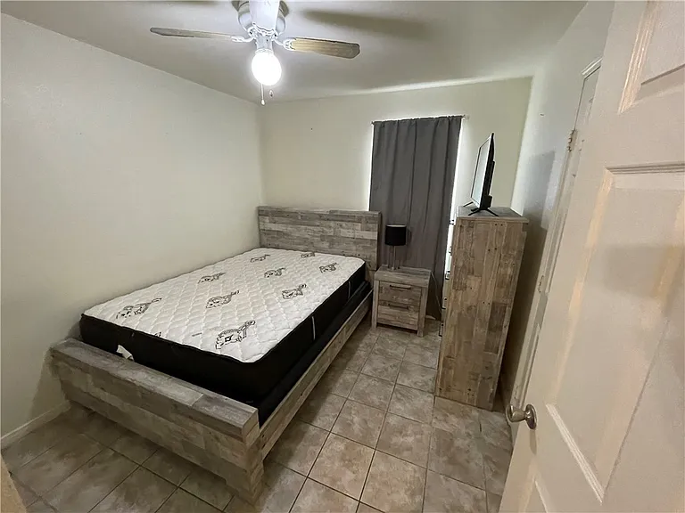 2109 Breezeway Cir — Photo 9