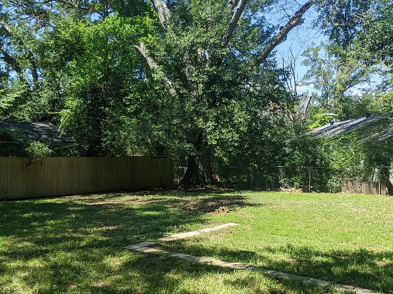 2417 S Kennedy Ave — Photo 13