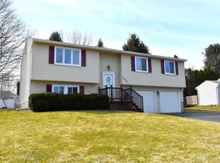 8295 Carnation Dr, Baldwinsville, NY 13027
