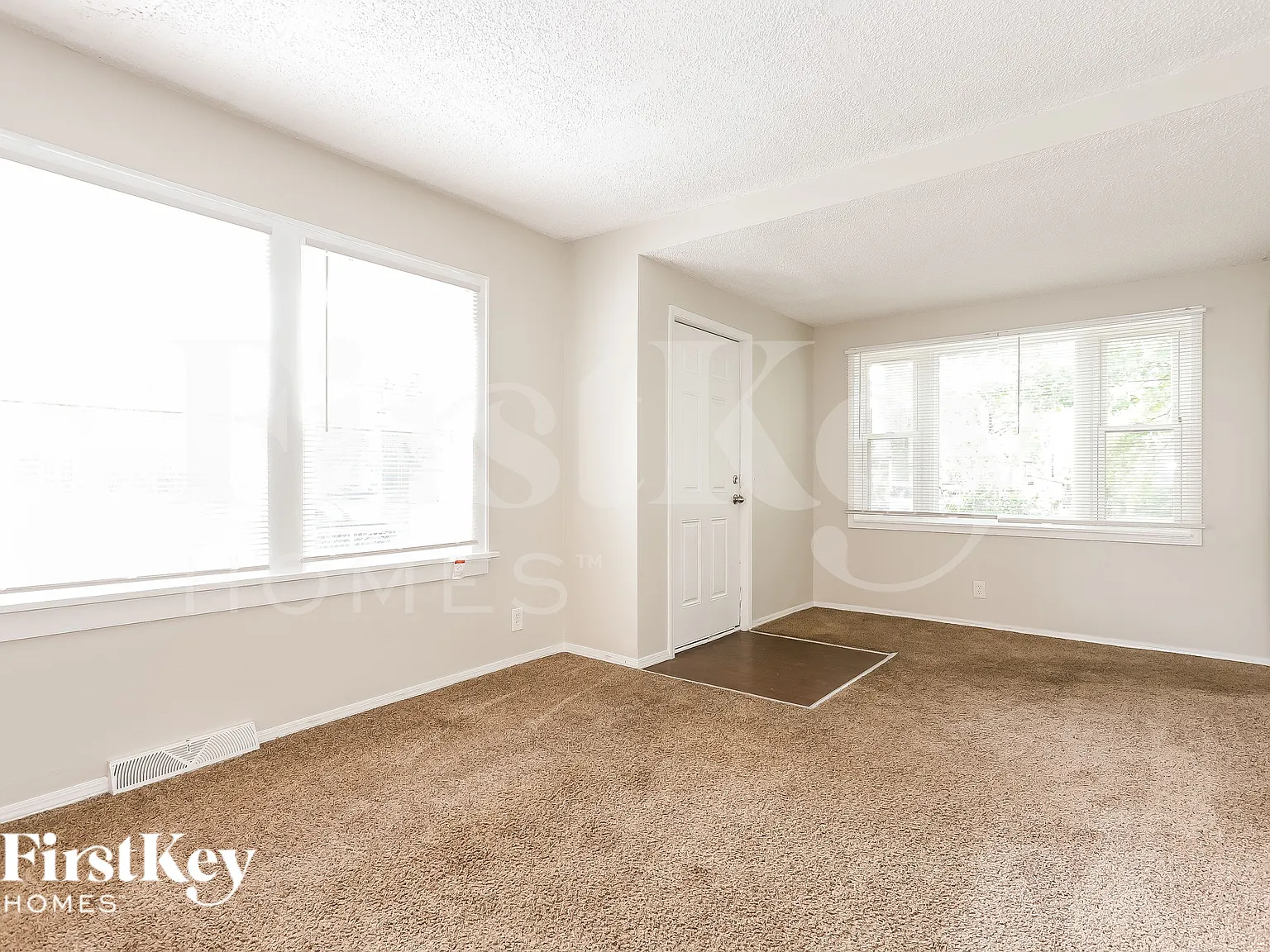 3 bed, 1.0 bath, 1024 sqft, $1,985 — Photo 4