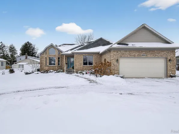 32874 Liparoto Dr, Rockwood, MI 48173