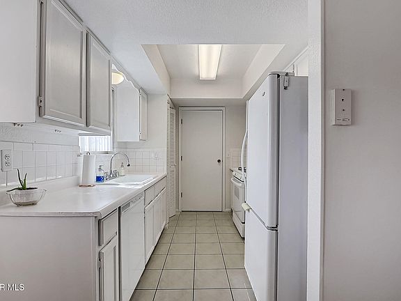 5th image of 10828 Hitchcock Ave