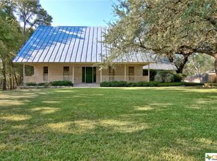 215 Twin Oak Rd, Seguin, TX 78155