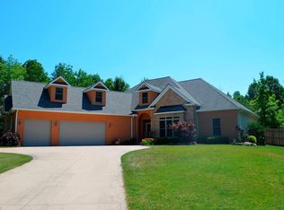 2411 Hunters Creek Cir, Hinckley, OH 44233