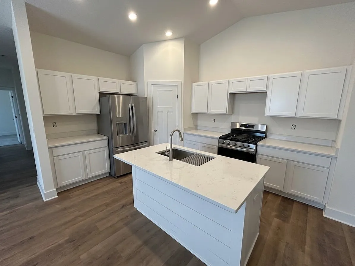 3 bed, 1250 sqft, $1,525 — Photo 2