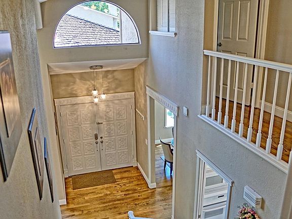 4th image of 4830 Miramar Ave