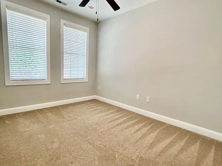431 Georgetown Cir — Photo 19