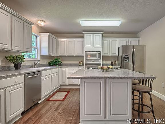 3rd image of 136 Kingsbrooke Blvd