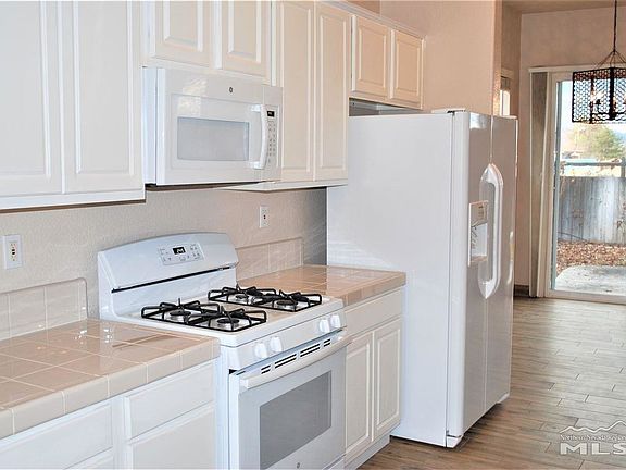 4th image of 2720 Arrowsmith Dr