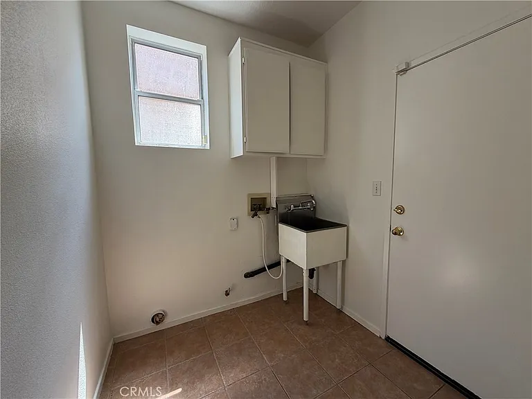 5569 Hunt Club Dr — Photo 16