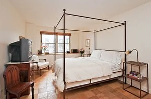 Sold by Douglas Elliman | media 16