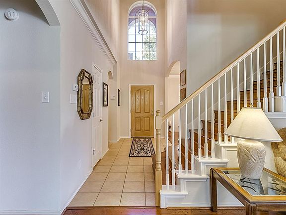 3rd image of 8617 Deepwood Ln