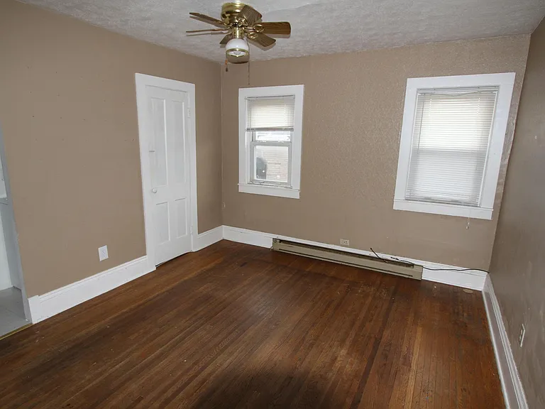 Living room 11 x 11