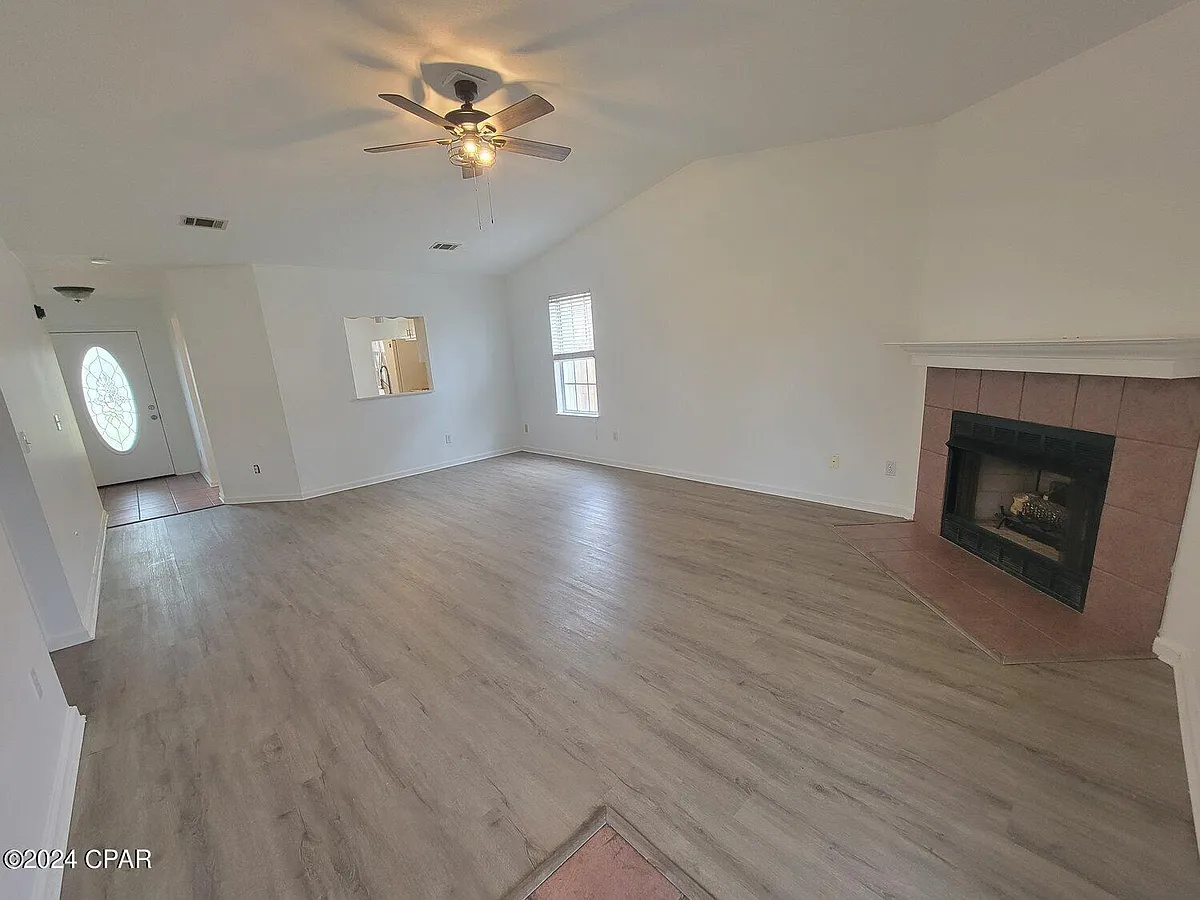 Building Photo - 1609 Vecuna Cir