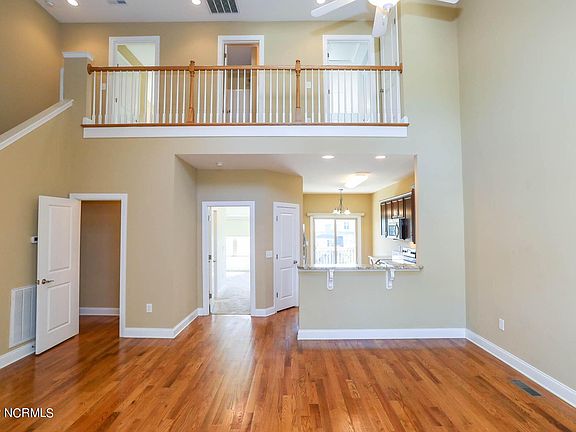 3rd image of 33 Cypress Cir