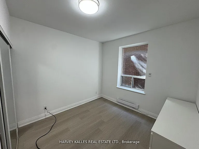 399 Dupont St #304 — Photo 5