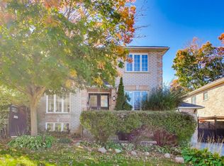 2 Chelway Rd, Toronto, ON M1J 2T7