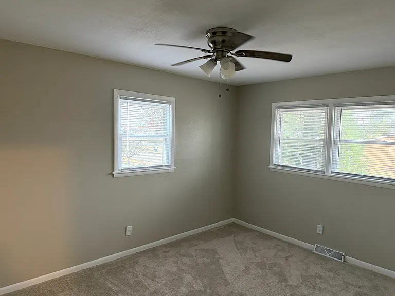 1680 N Oakcrest Ave — Photo 10