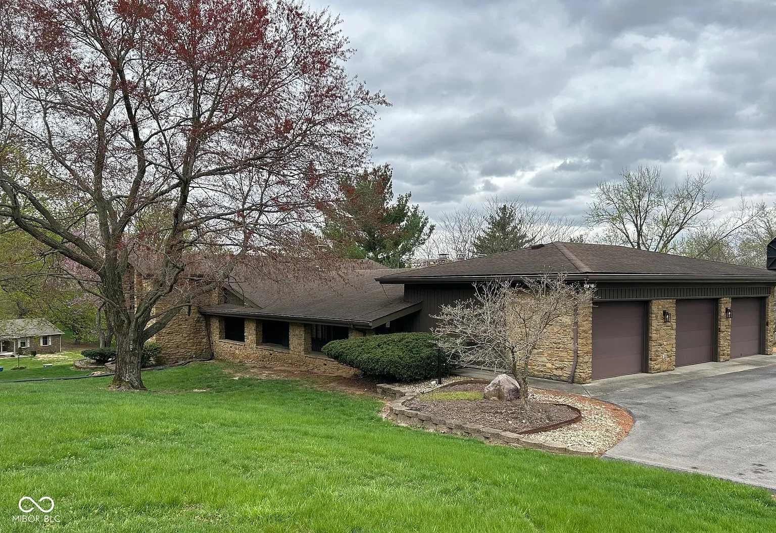 8801 Ridge Hill Dr photo 1