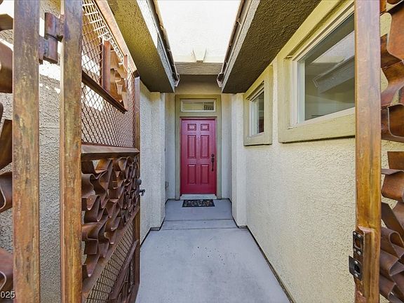 4th image of 5920 Lady Carolina St