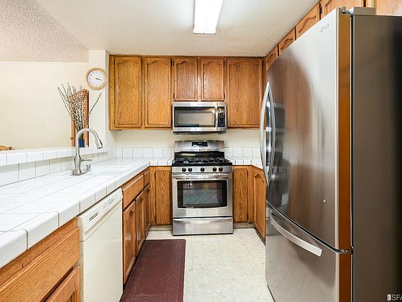 2nd image of 302 Oak Court #302