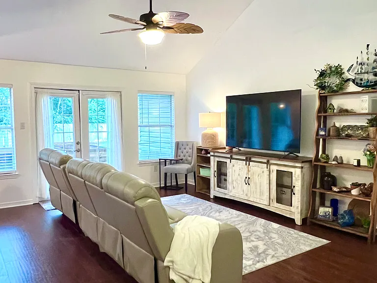 229 Howard Cir — Photo 7