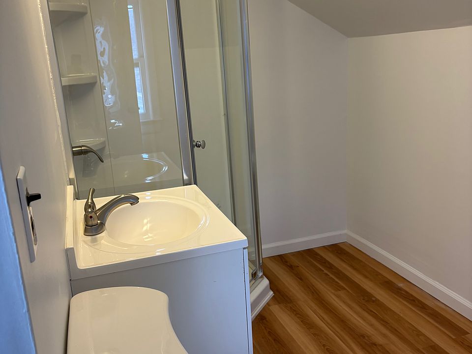 1st image of 23 Barrington Ave