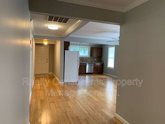 3rd image of 811 Hertford St