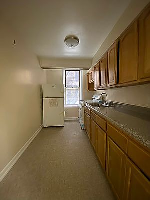2nd image of 73 Seaman Ave APT 5D