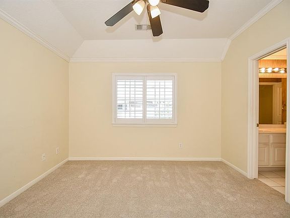 5th image of 16 Amberstone Dr
