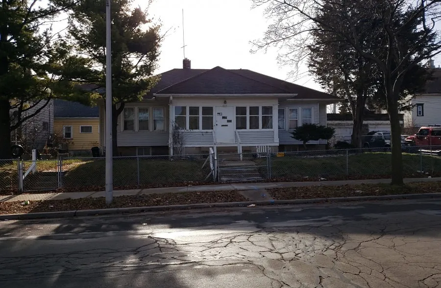 1611 W Concordia Ave photo 1