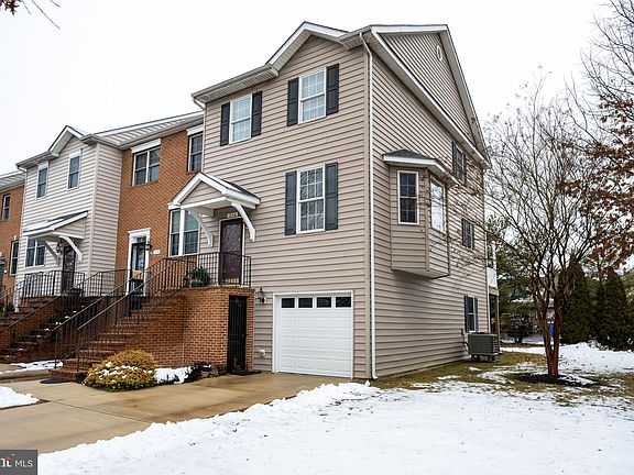 2nd image of 116 Oak Leaf Dr