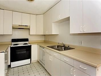 4th image of 19 Hillview Ct