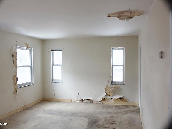 4th image of 2452 Glenside Blvd