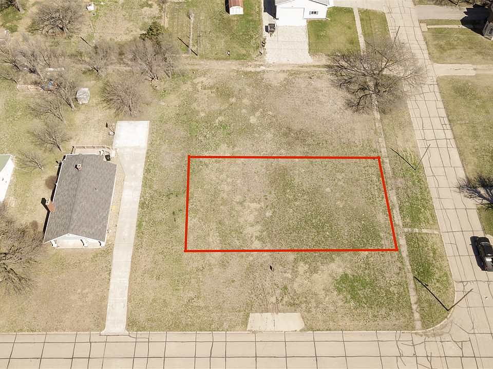 2nd image of 212 1st St