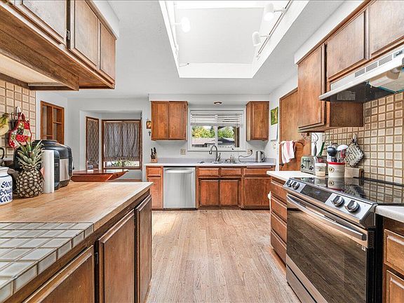 2nd image of 2991 Barclay Rd