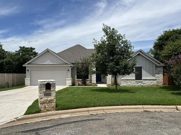 302 Limestone St — Photo 1
