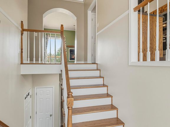 3rd image of 220 Colricia Dr