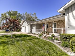 314 E Chestnut St, Chatham, IL 62629